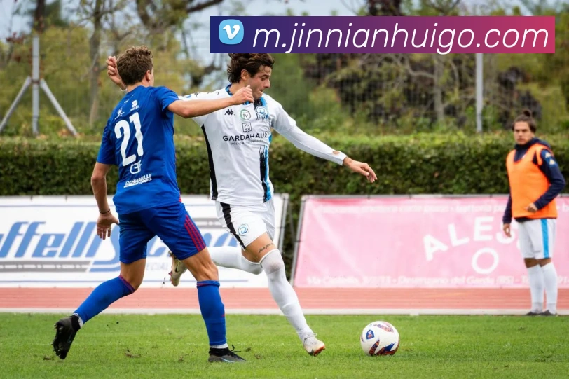 全明星球衣发布美国队红蓝两款世界队白色背面印国旗彰显团结精神