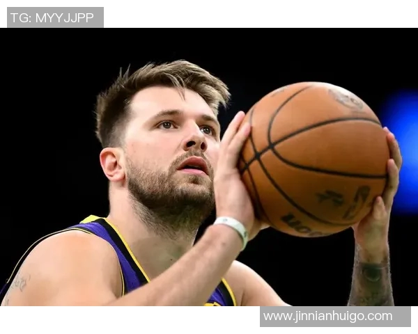 湖人新赛季四场比赛均有球员得分40东契奇和里夫斯表现惊艳